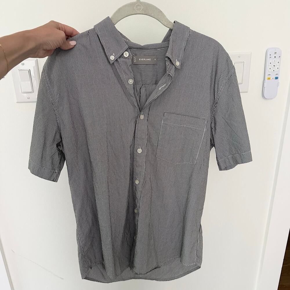 Men's Everlane button up tee Medium